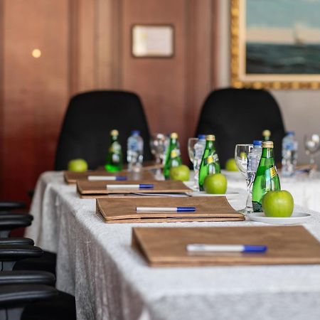 Warwick Al Jubail Hotel Eksteriør bilde