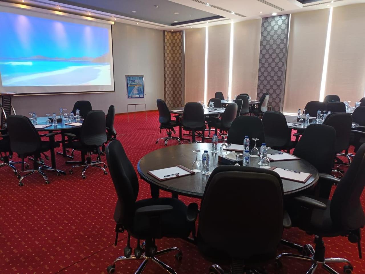 Warwick Al Jubail Hotel Eksteriør bilde