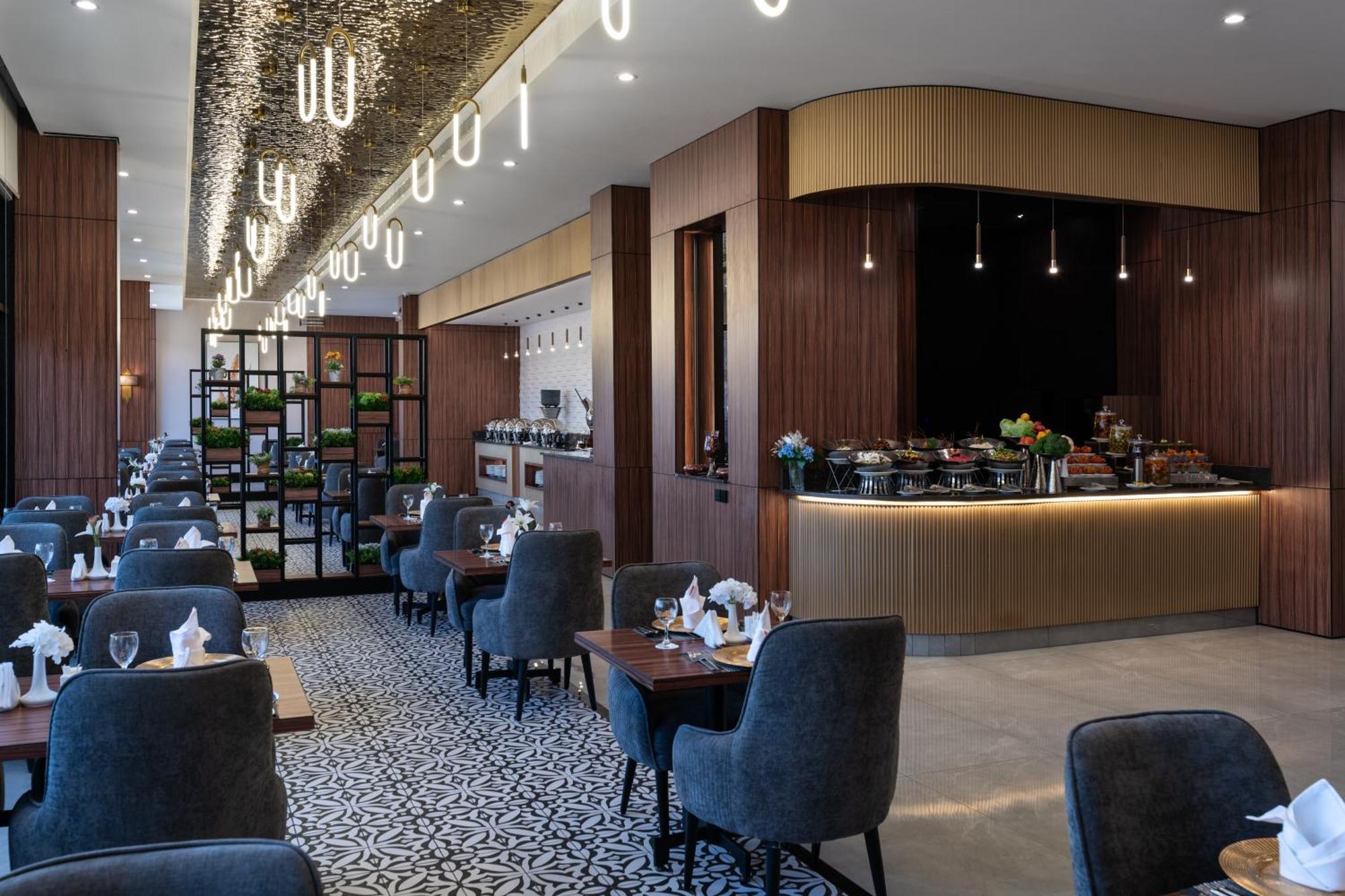 Warwick Al Jubail Hotel Eksteriør bilde