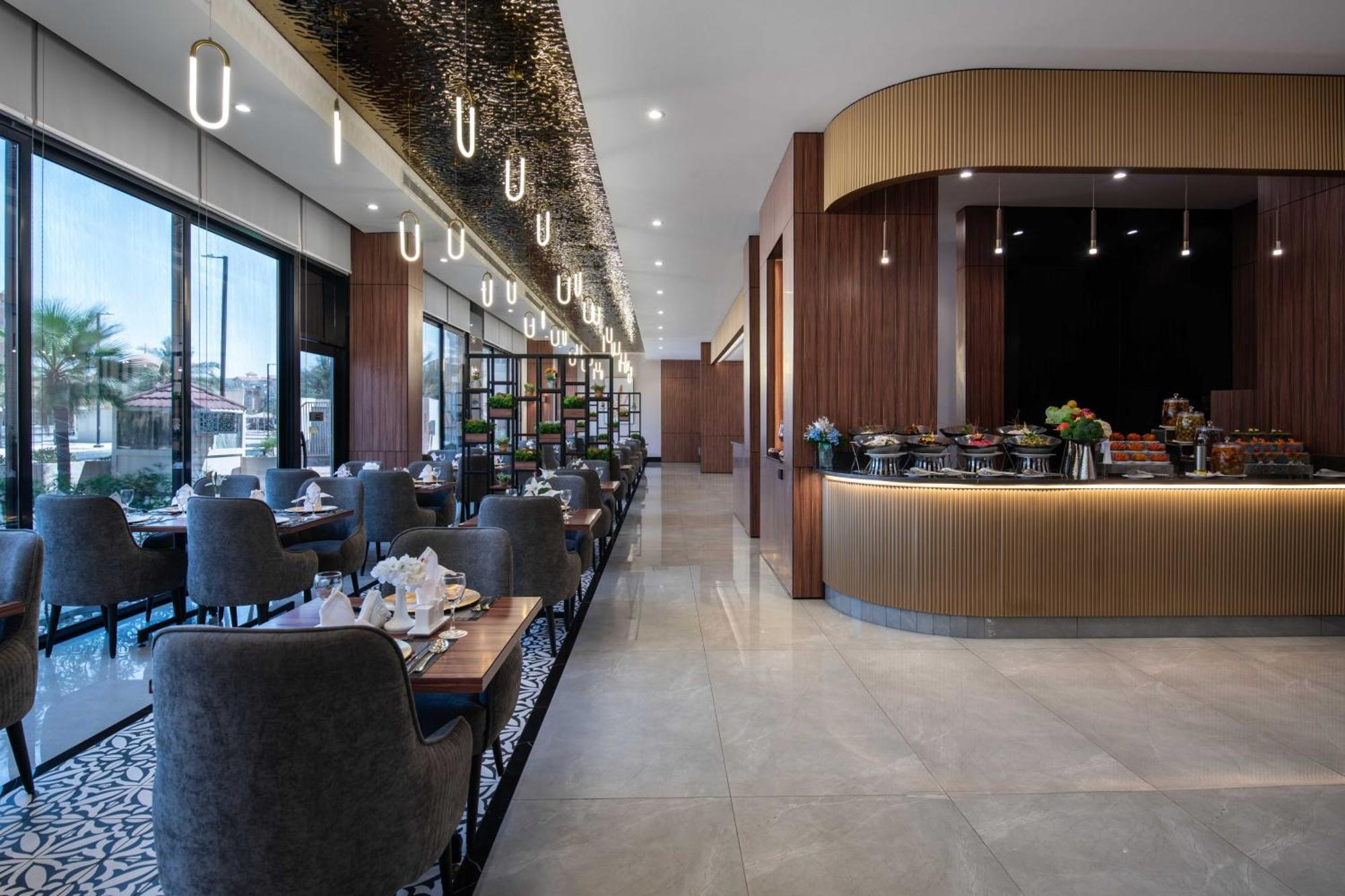 Warwick Al Jubail Hotel Eksteriør bilde