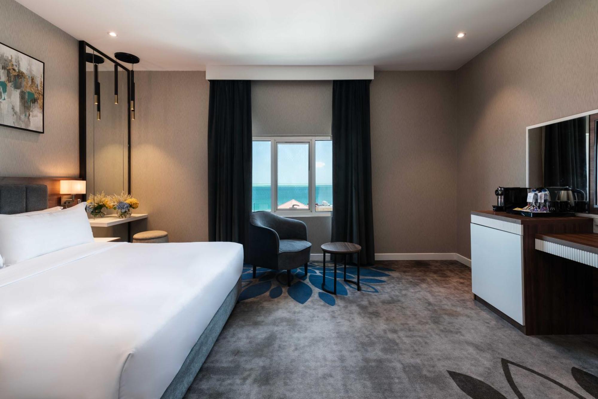 Warwick Al Jubail Hotel Eksteriør bilde