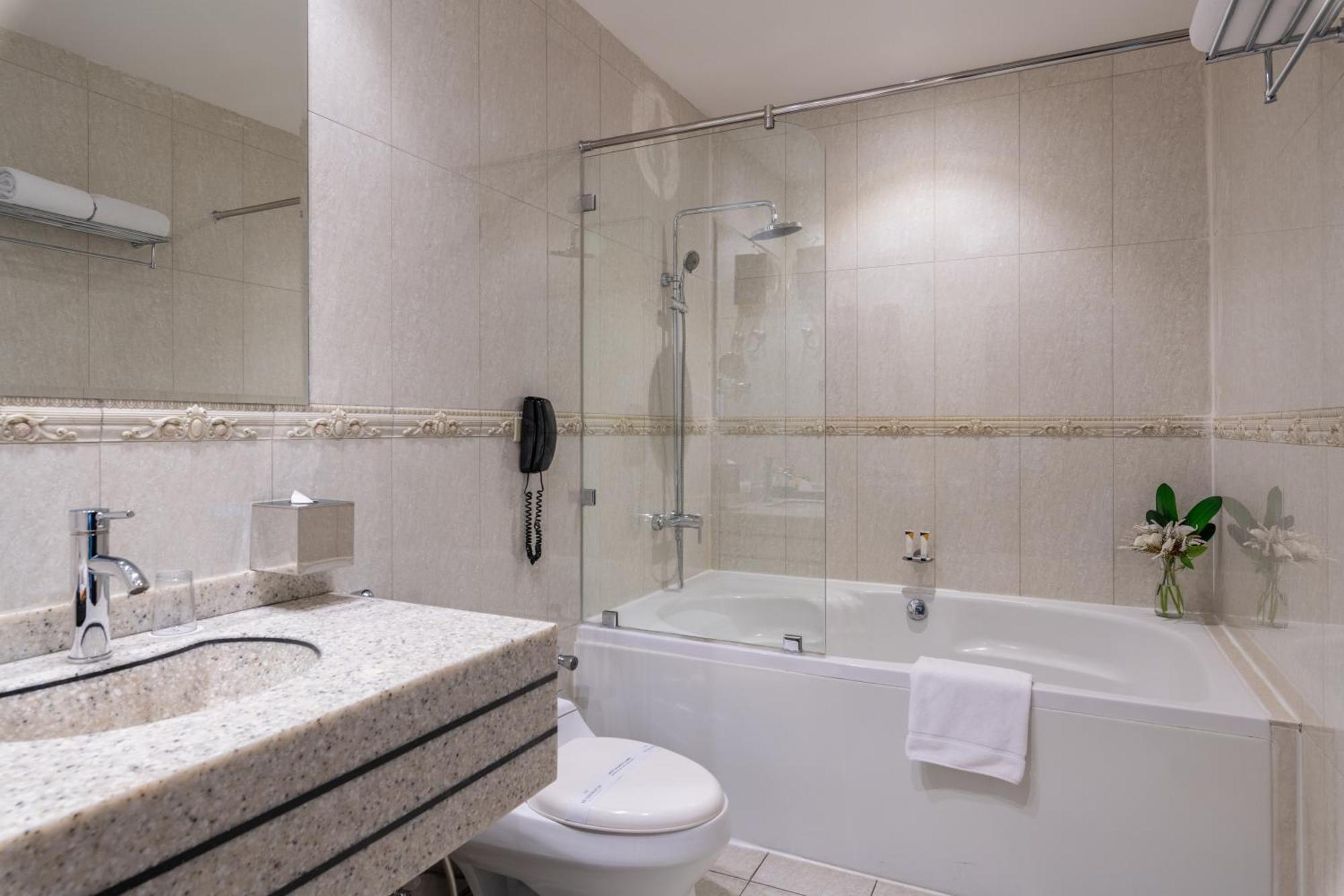 Warwick Al Jubail Hotel Eksteriør bilde