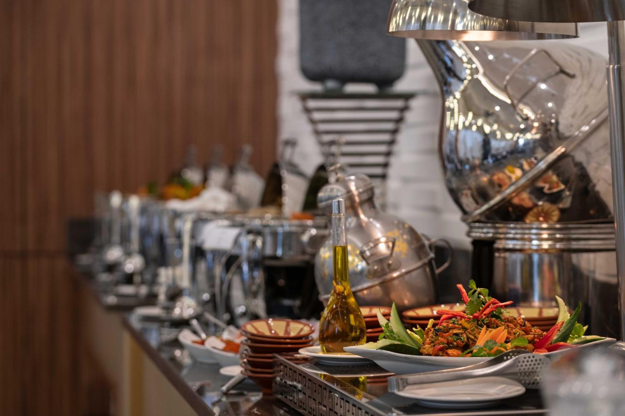 Warwick Al Jubail Hotel Eksteriør bilde