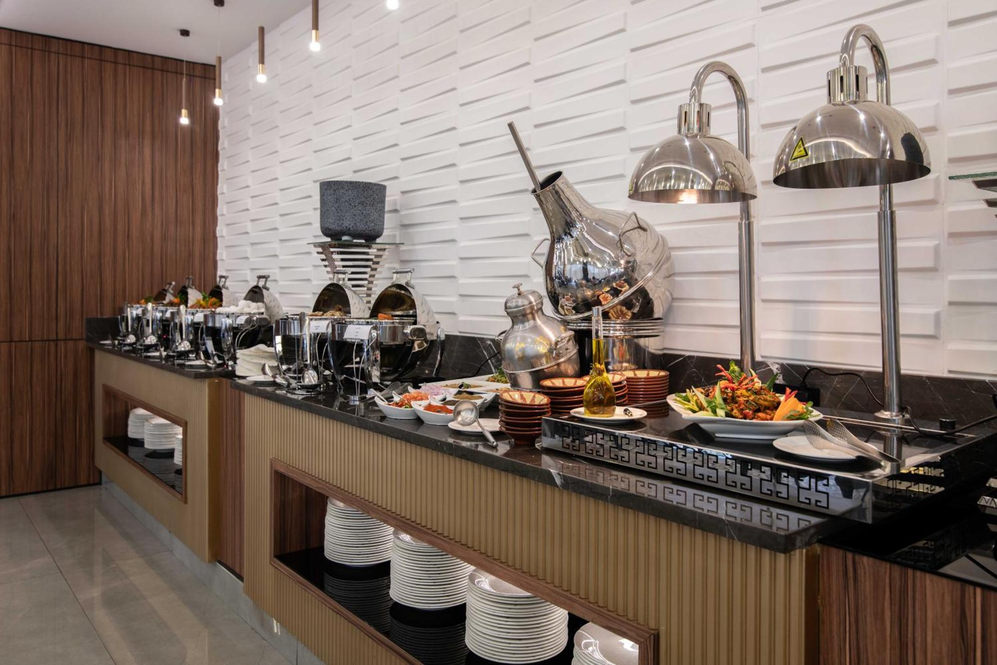 Warwick Al Jubail Hotel Eksteriør bilde