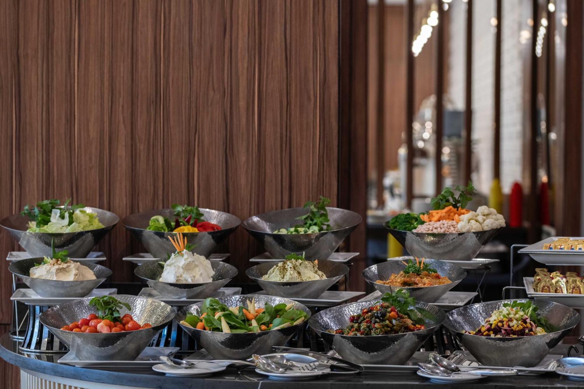 Warwick Al Jubail Hotel Eksteriør bilde
